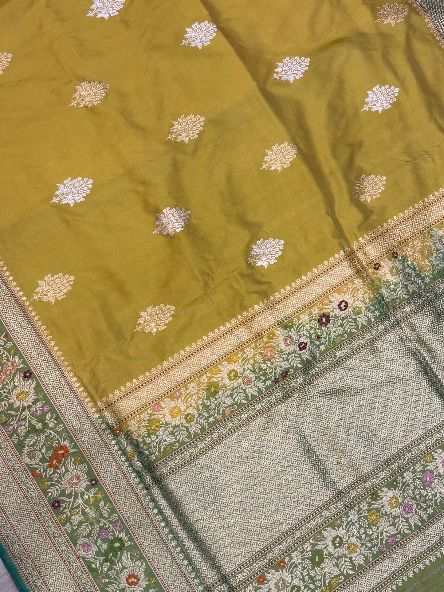 Pure Katan Silk Banarasi Handloom Saree - All over Kadua motifs