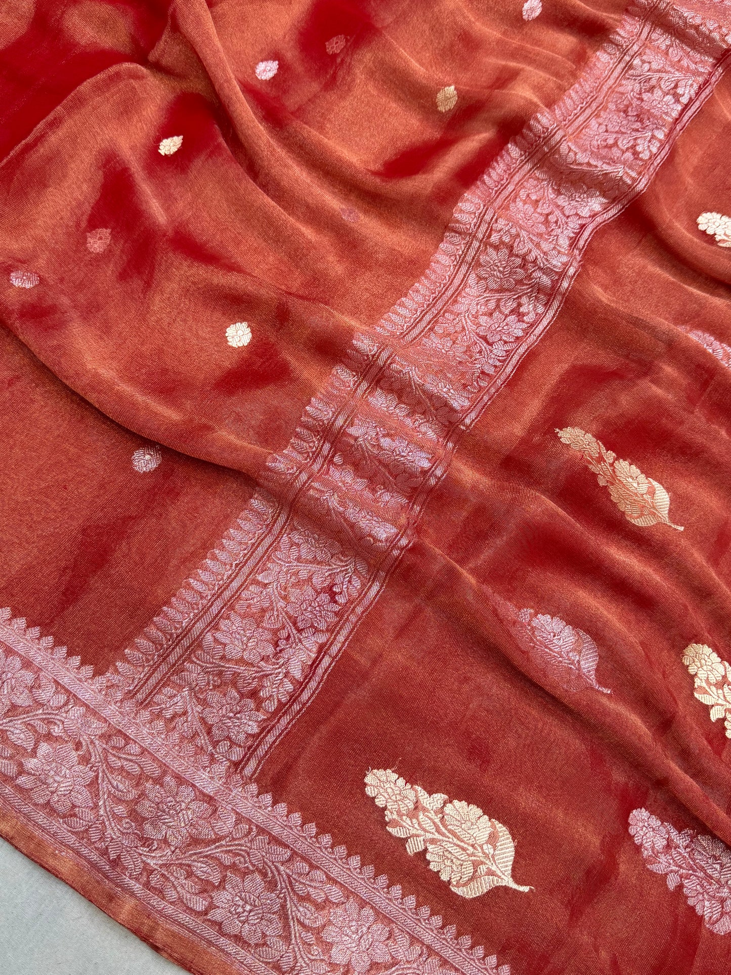 Pure Georgette Tissue Handloom Banarasi Saree - Gold Zari