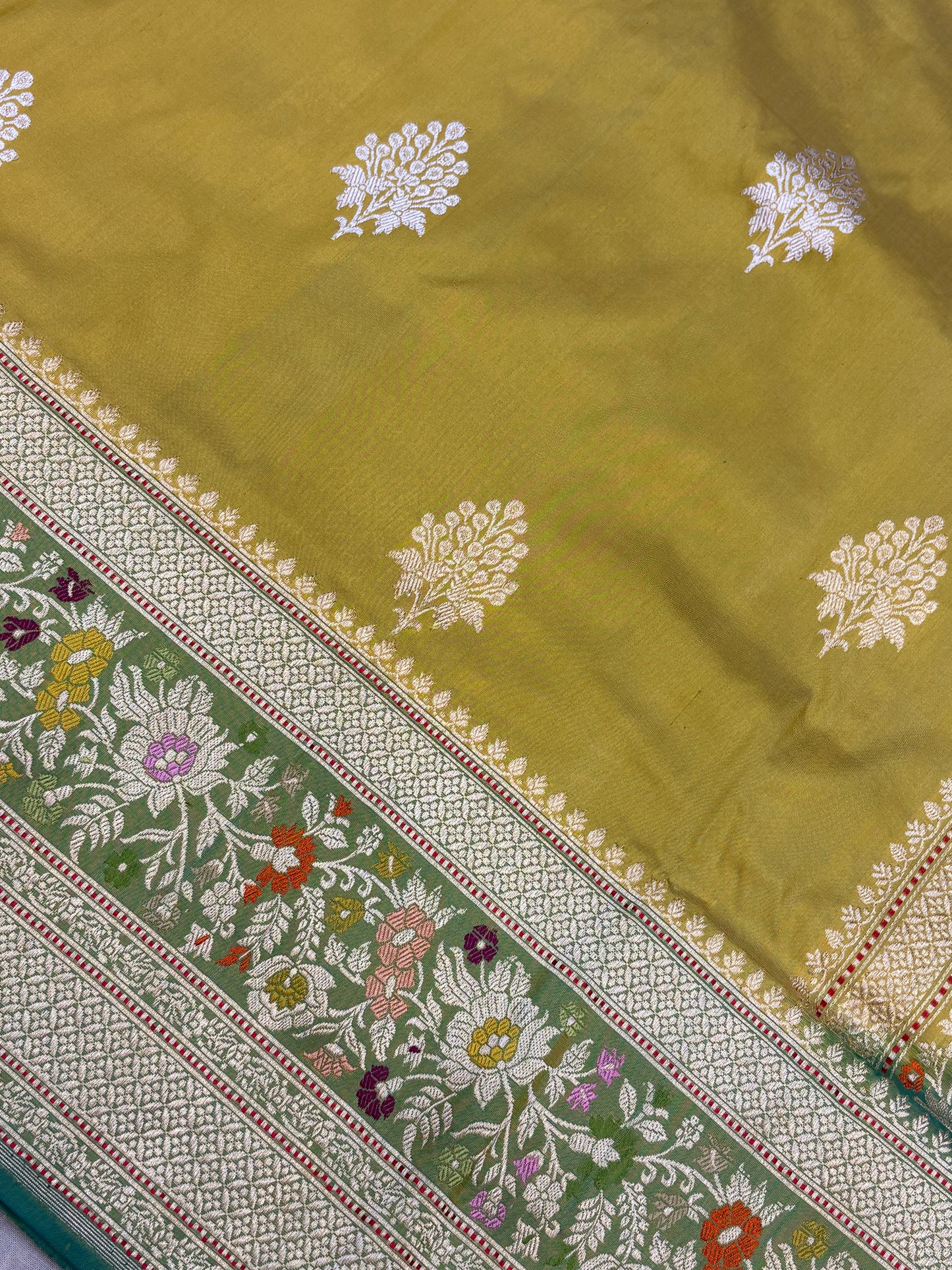 Pure Katan Silk Banarasi Handloom Saree - All over Kadua motifs