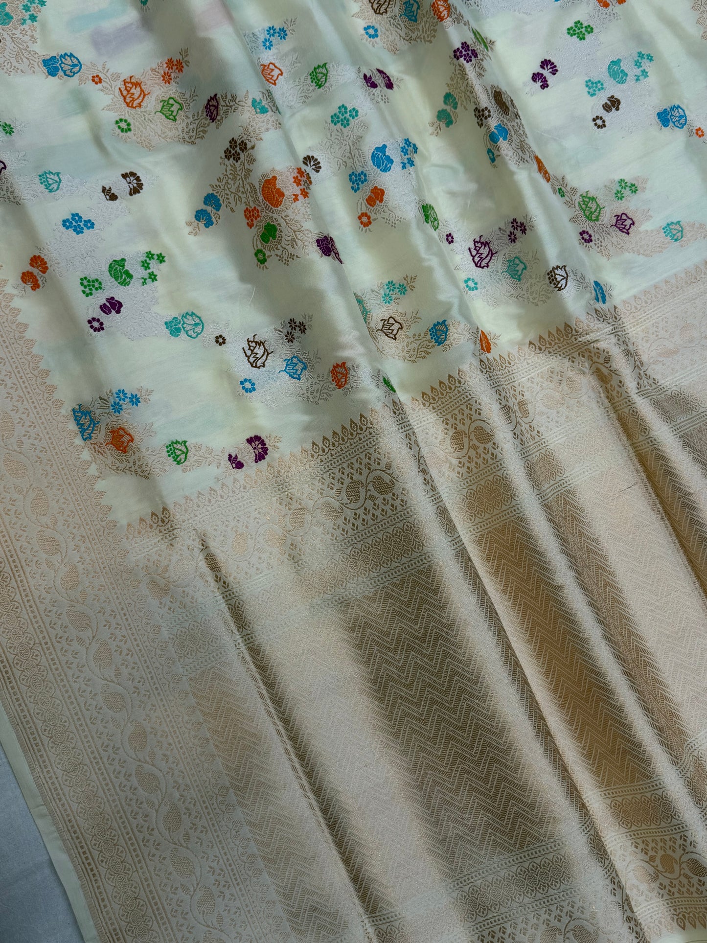 Pure Katan Silk Banarasi Handloom Saree - All over Kadua Jangla