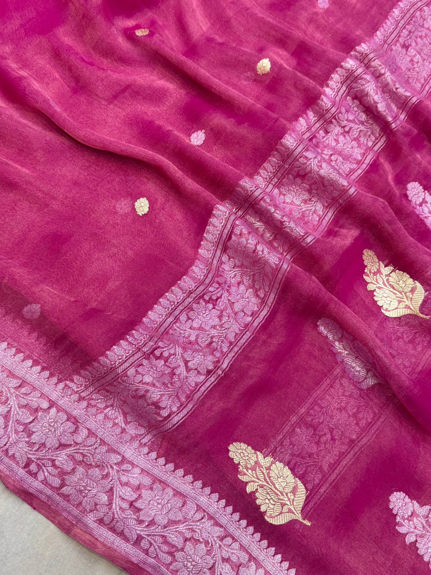 Pure Georgette Tissue Handloom Banarasi Saree - Silver Zari